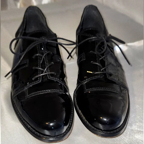 STUART WEITZMAN BLK PATENT LEATHER LOAFERS WITH SIDE CUTOUT SIZE 7 - Picture 5 of 12